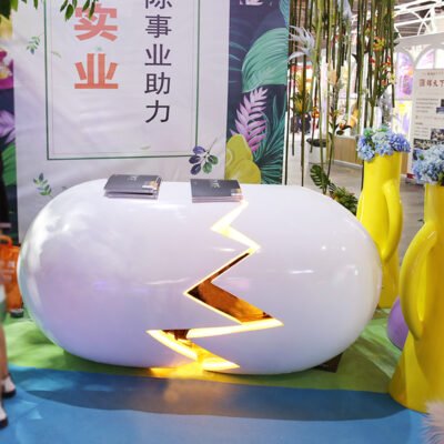 鸡蛋前台主图 Creative Fiberglass Egg-Shaped Reception Desk and Workstation Combination